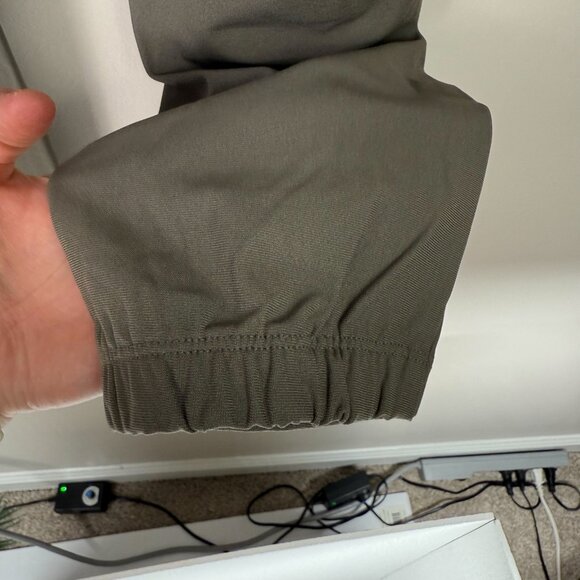 Cuts Men’s Pants Large Olive Green Slim Fit Performance Jogger Tapered Stretch - Picture 9 of 10